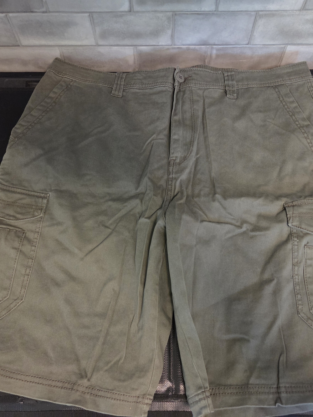 UNIONBAY Men's Olive Green Cargo Shorts Size 42